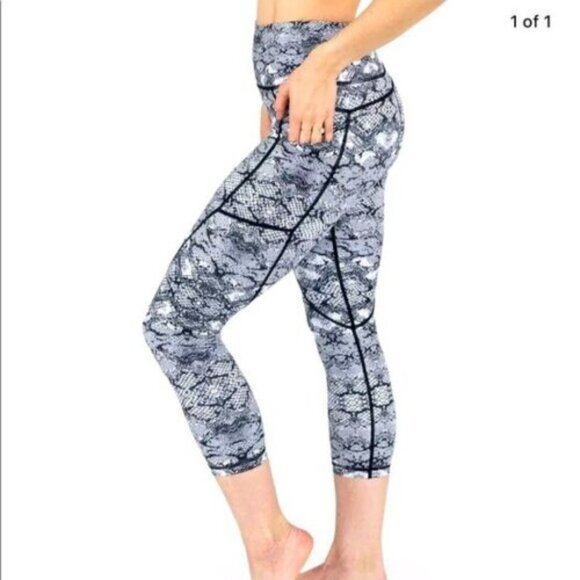 Zyia Active Cobra Metallic Pocket Light n Tight Hi-Rise Capri Size 6-8 - Picture 2 of 13